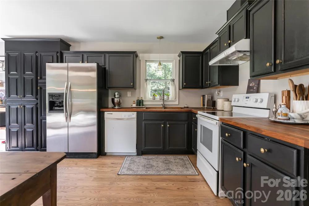 360 Pinners Cove Road Asheville, NC 28803