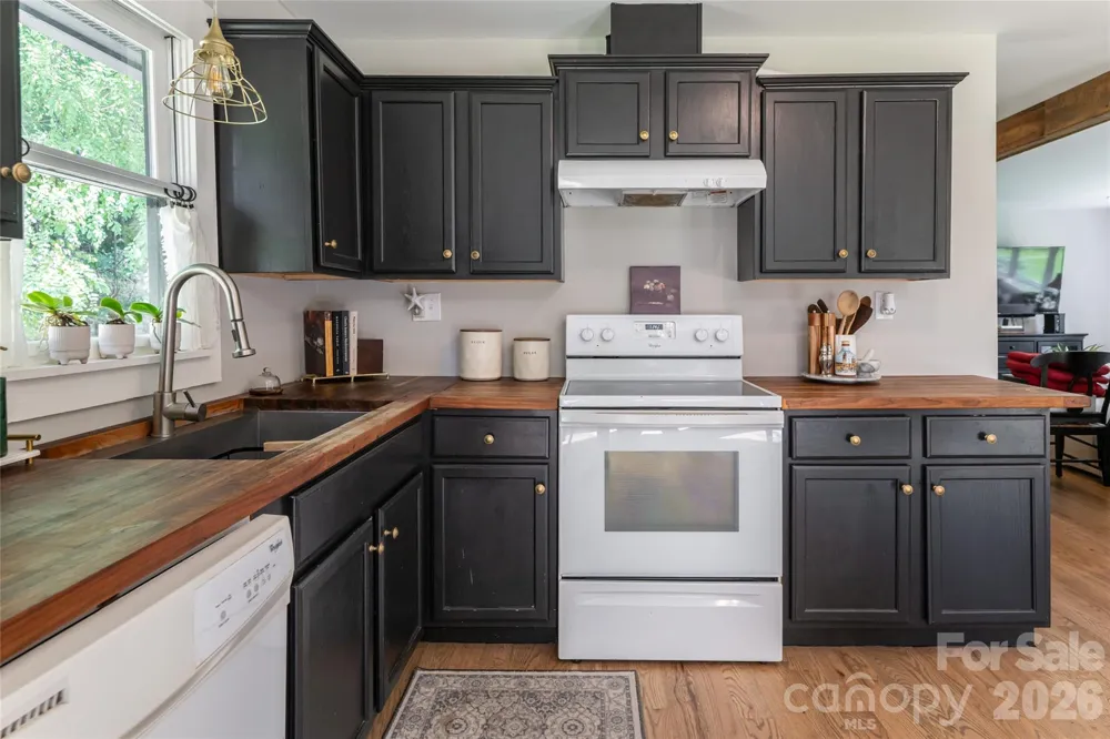 360 Pinners Cove Road Asheville, NC 28803