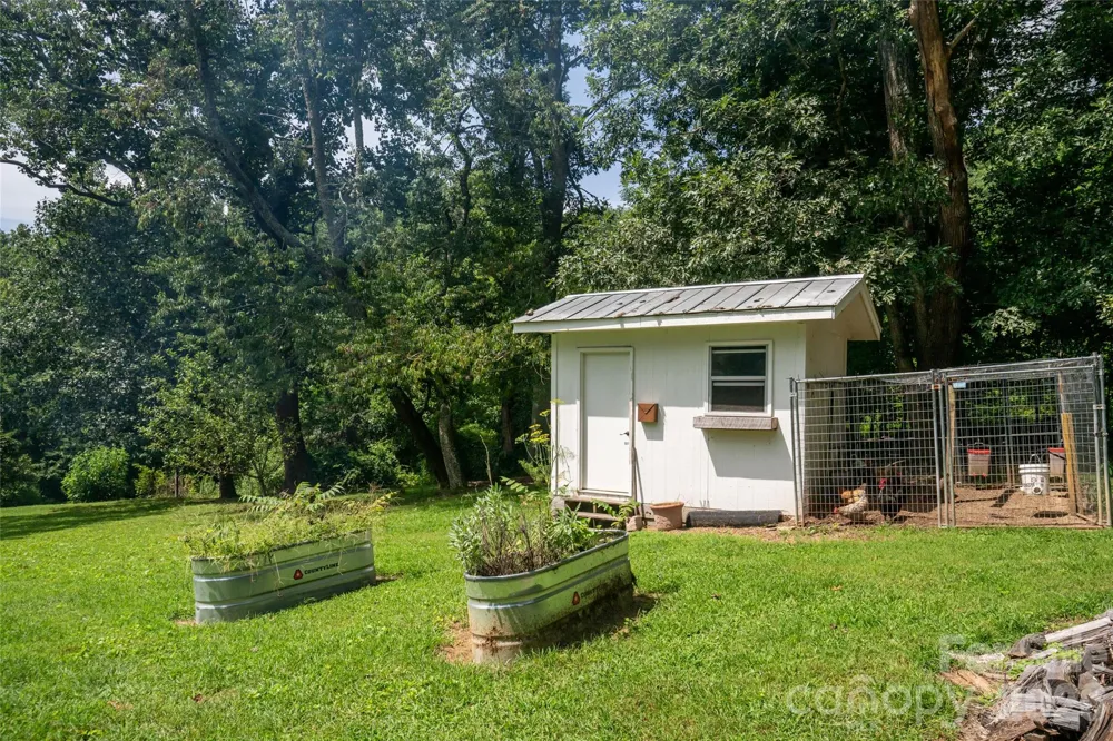 360 Pinners Cove Road Asheville, NC 28803