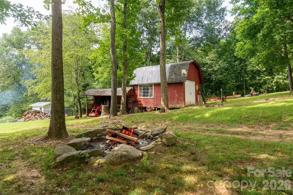 360 Pinners Cove Road Asheville, NC 28803