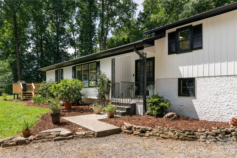 360 Pinners Cove Road Asheville, NC 28803