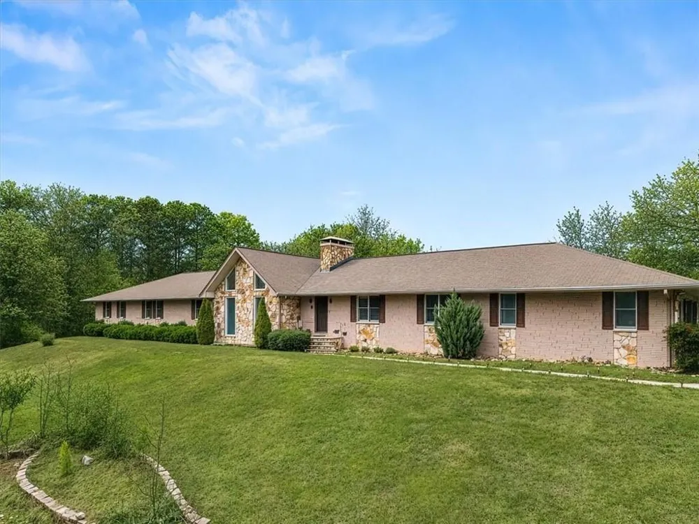 589 Cooper Road Loganville, GA 30052