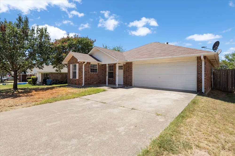 1114 WOODLANDS PARK Lindale, TX 75771