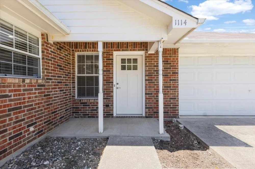 1114 WOODLANDS PARK Lindale, TX 75771