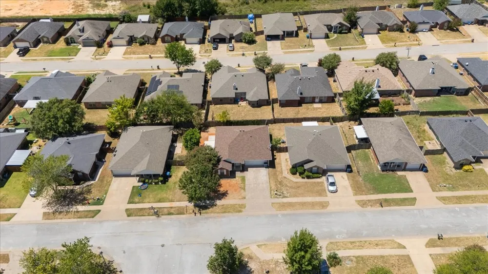 1114 WOODLANDS PARK Lindale, TX 75771