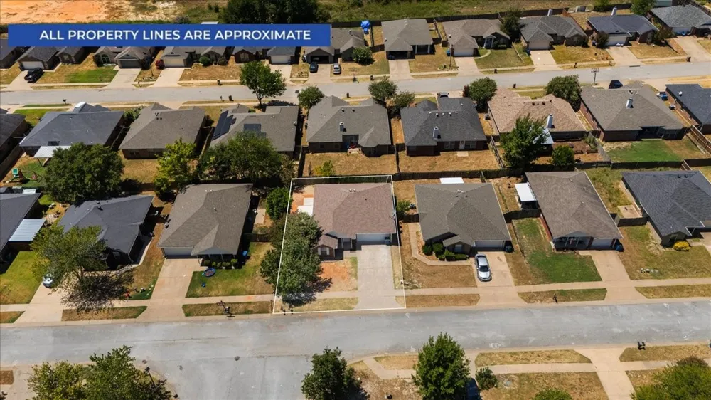 1114 WOODLANDS PARK Lindale, TX 75771