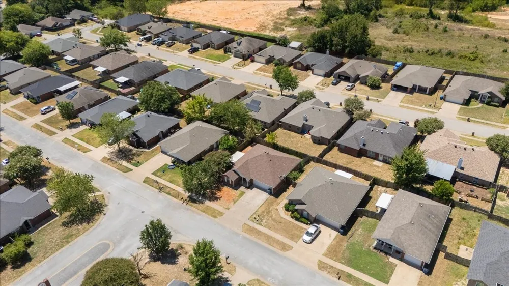 1114 WOODLANDS PARK Lindale, TX 75771