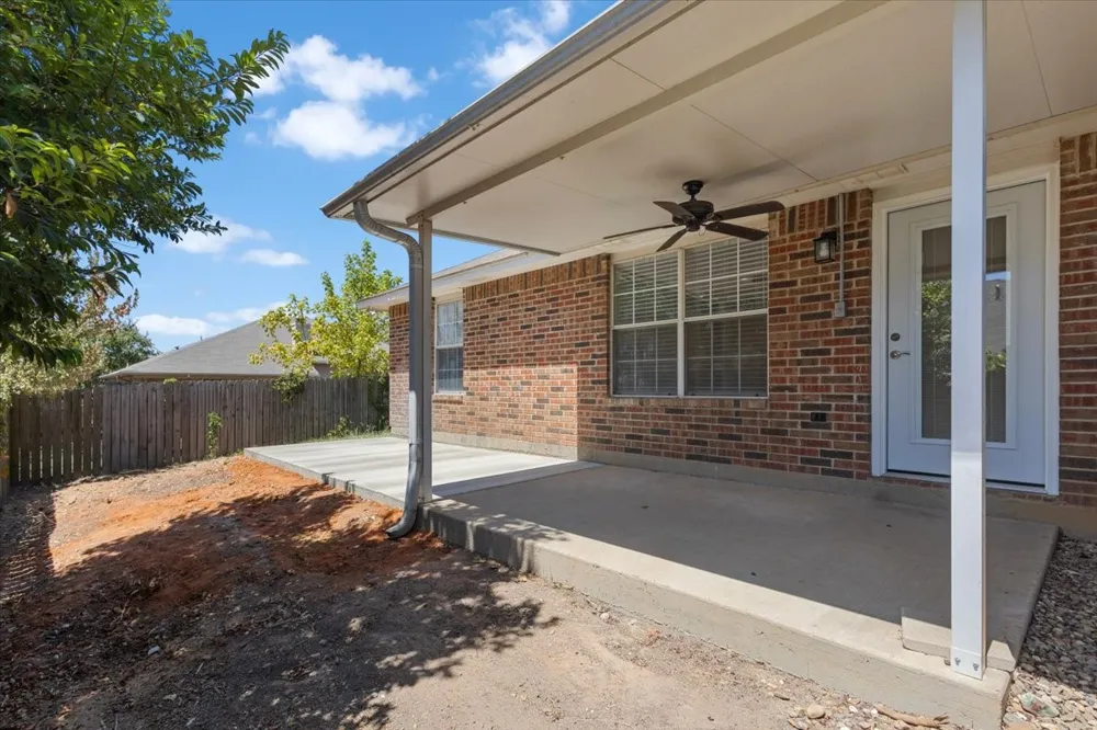 1114 WOODLANDS PARK Lindale, TX 75771