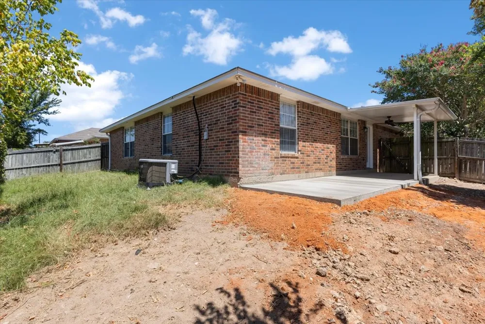 1114 WOODLANDS PARK Lindale, TX 75771