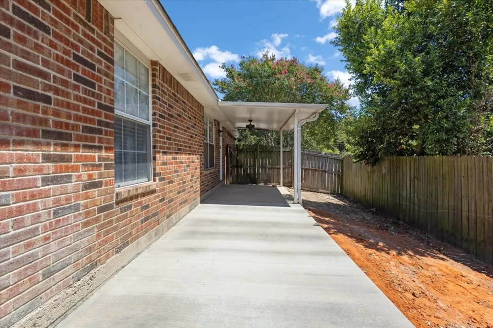 1114 WOODLANDS PARK Lindale, TX 75771
