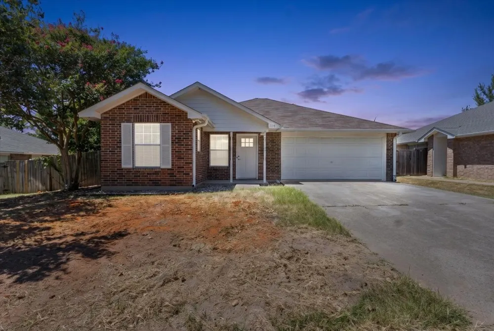 1114 WOODLANDS PARK Lindale, TX 75771