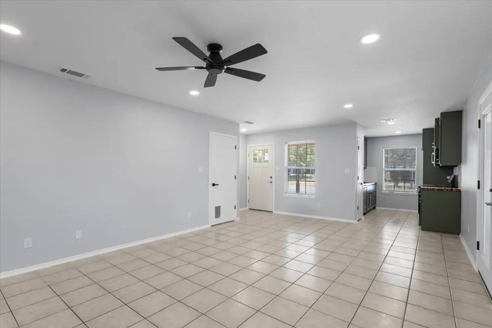 1114 WOODLANDS PARK Lindale, TX 75771