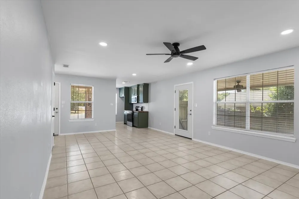 1114 WOODLANDS PARK Lindale, TX 75771