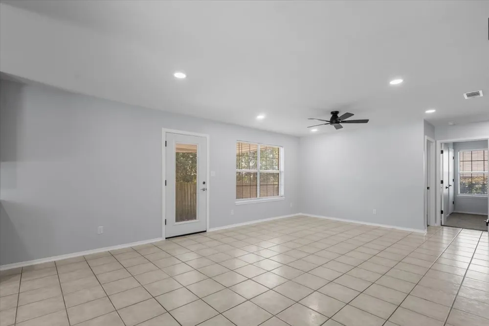 1114 WOODLANDS PARK Lindale, TX 75771