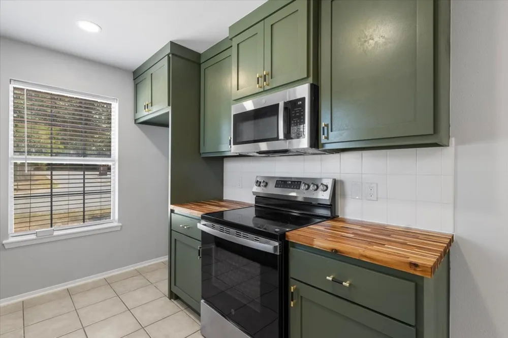 1114 WOODLANDS PARK Lindale, TX 75771