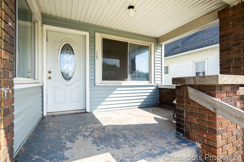 1109 Fulton Street W Grand Rapids, MI 49504
