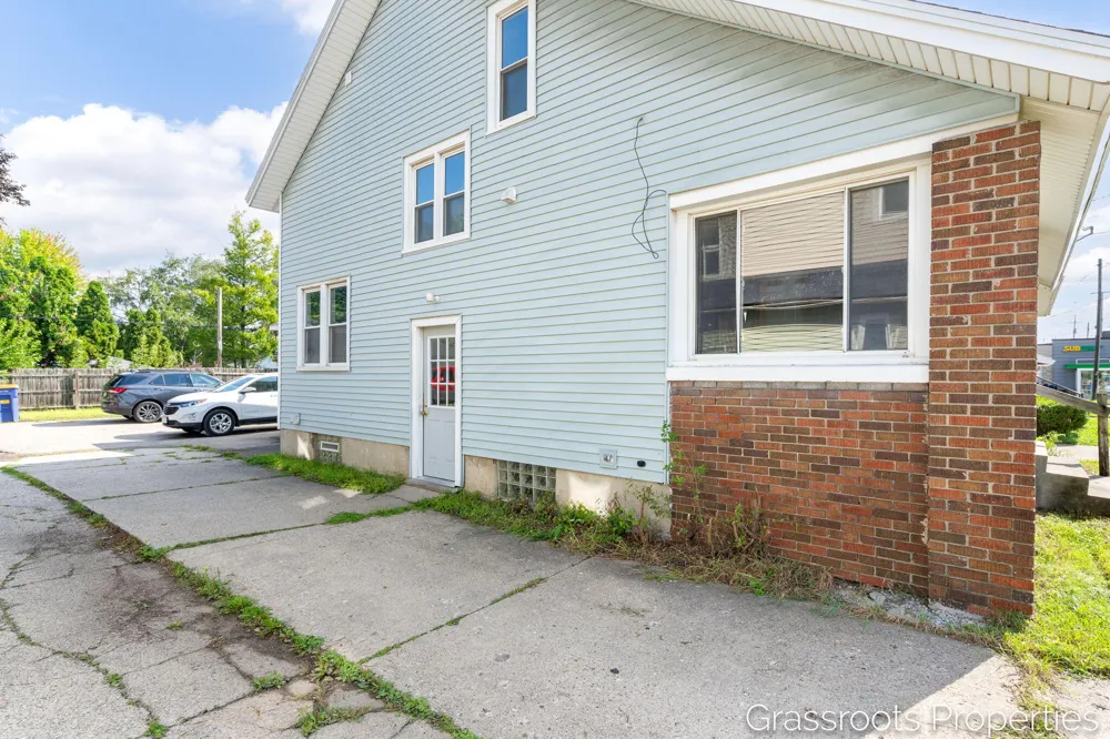 1109 Fulton Street W Grand Rapids, MI 49504