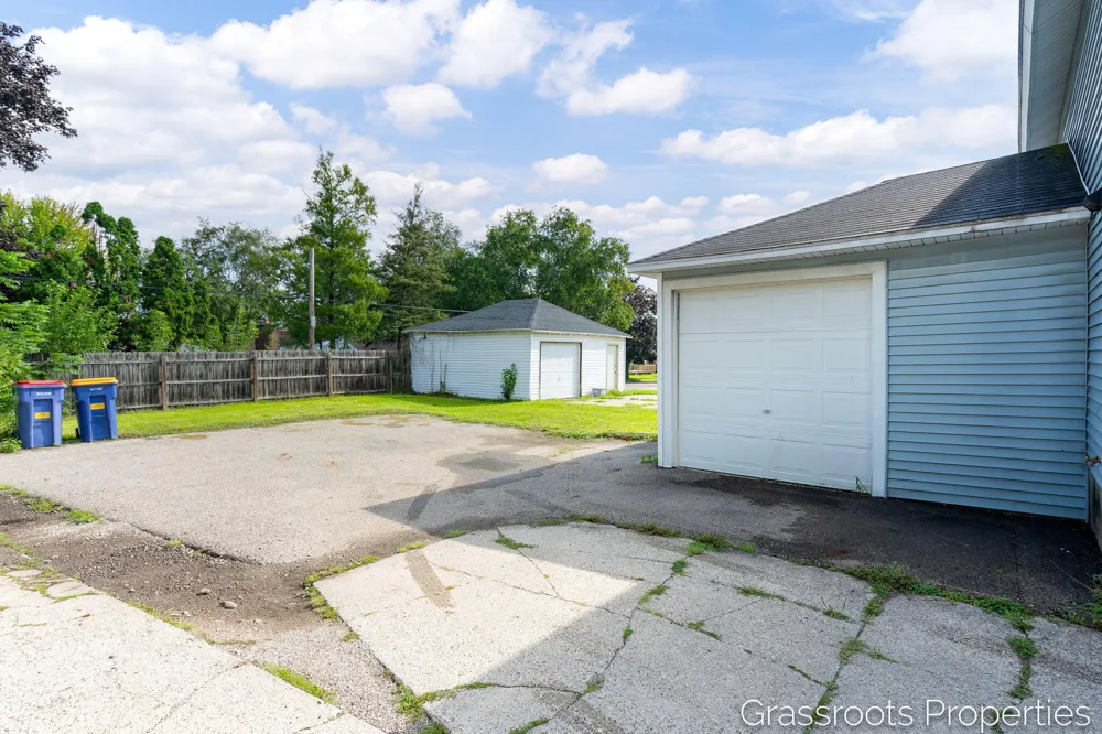 1109 Fulton Street W Grand Rapids, MI 49504