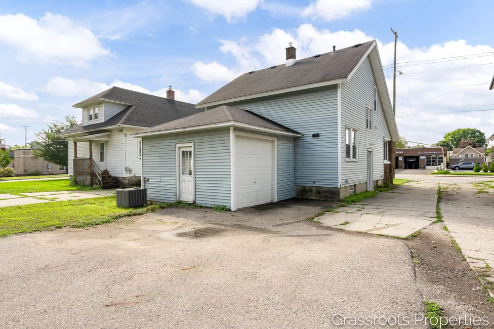 1109 Fulton Street W Grand Rapids, MI 49504