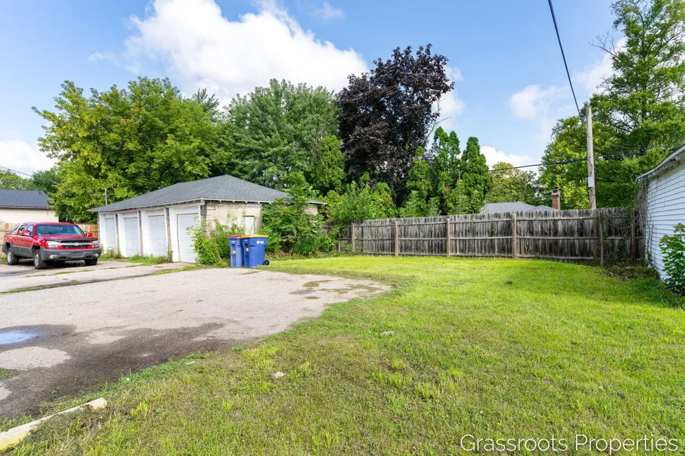 1109 Fulton Street W Grand Rapids, MI 49504