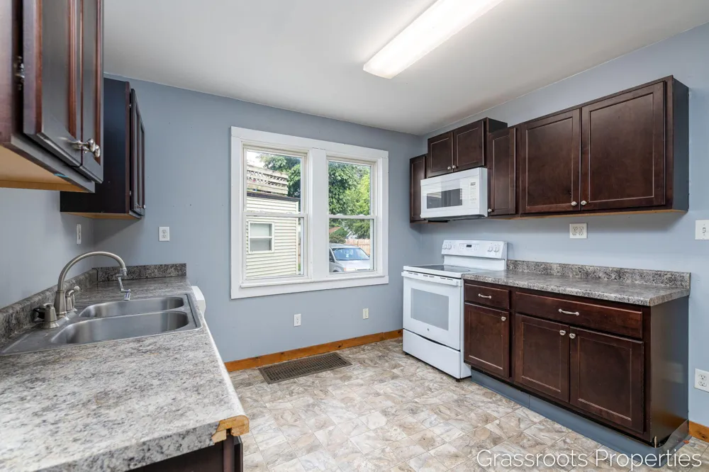 1109 Fulton Street W Grand Rapids, MI 49504