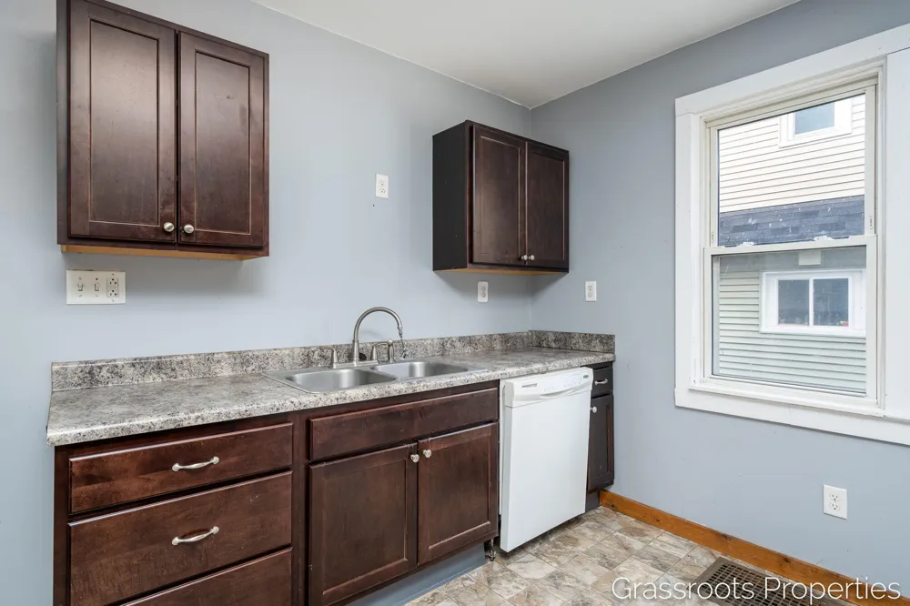 1109 Fulton Street W Grand Rapids, MI 49504