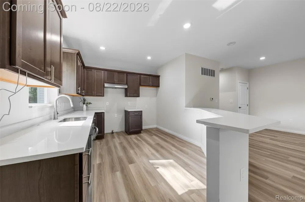 33724 Barrington Street Westland City, MI 48186