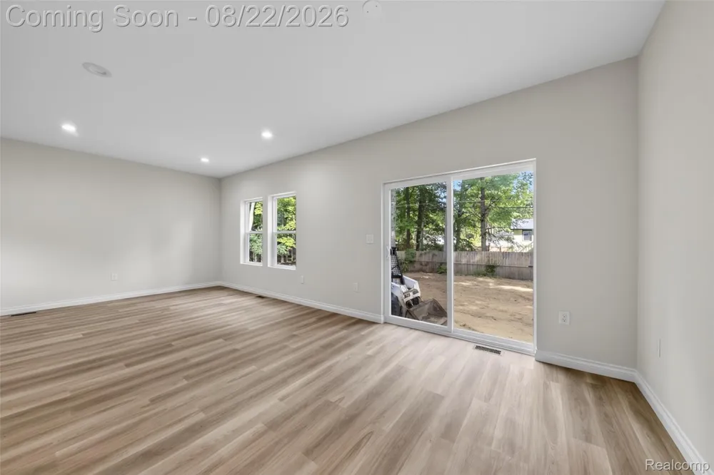 33724 Barrington Street Westland City, MI 48186