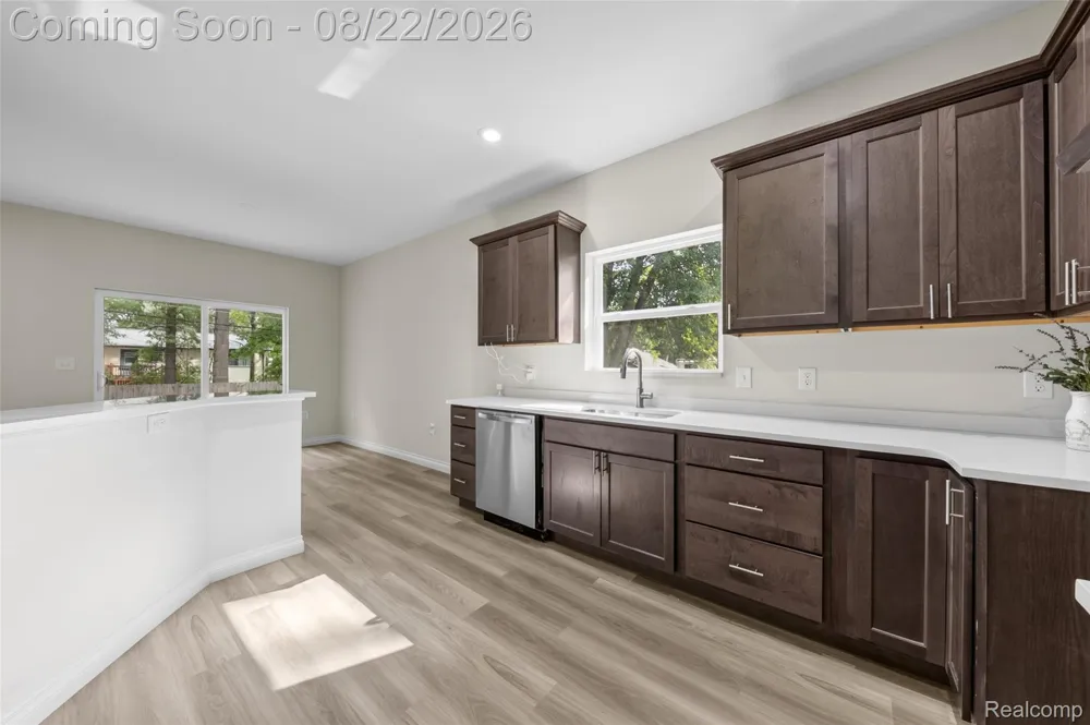 33724 Barrington Street Westland City, MI 48186