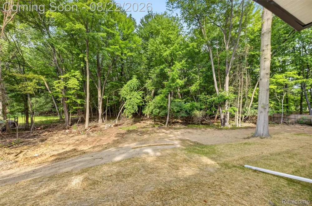 33724 Barrington Street Westland City, MI 48186