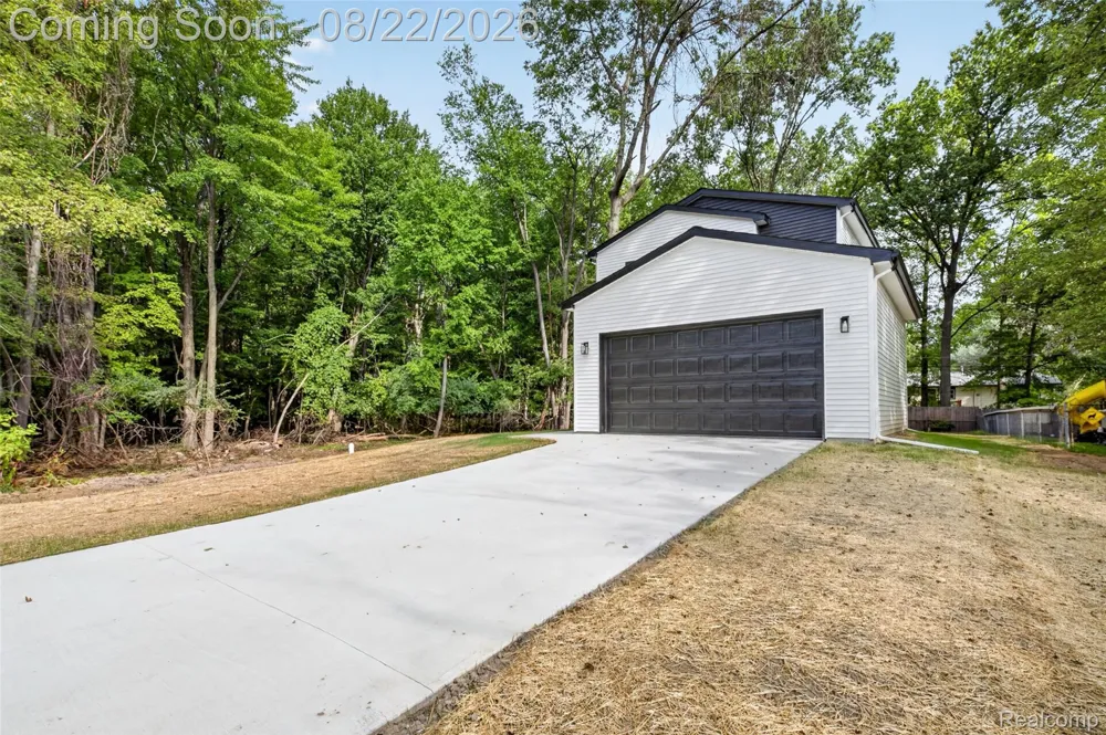 33724 Barrington Street Westland City, MI 48186