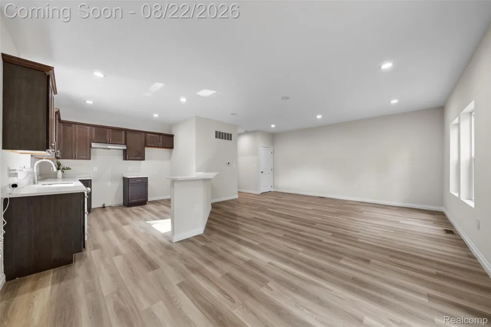 33724 Barrington Street Westland City, MI 48186