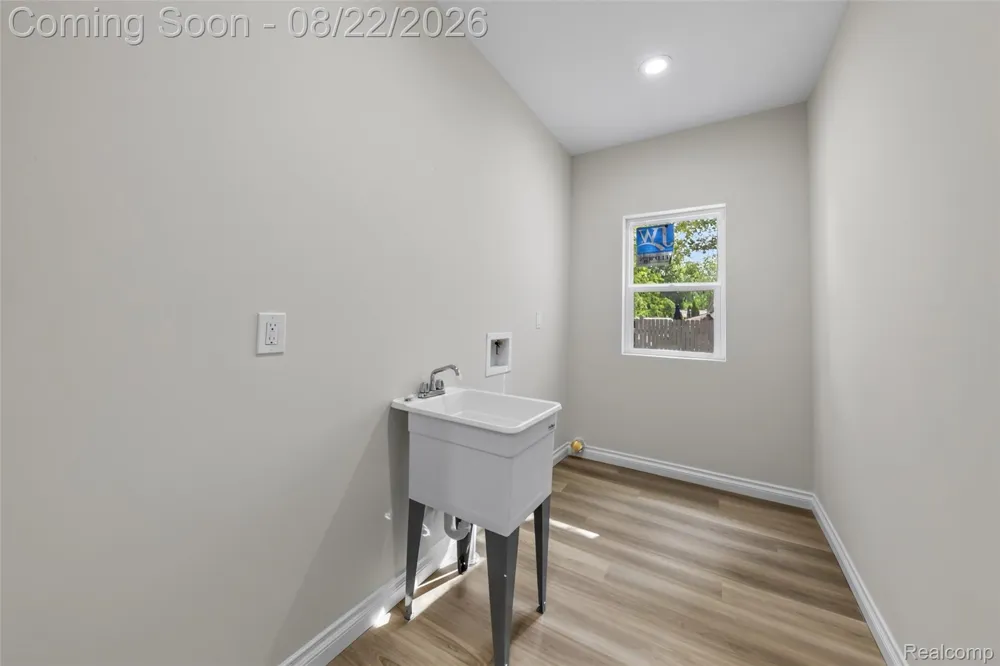 33724 Barrington Street Westland City, MI 48186