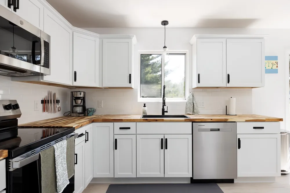 3880 Whispering Oaks Drive East Bay Township, MI 49696