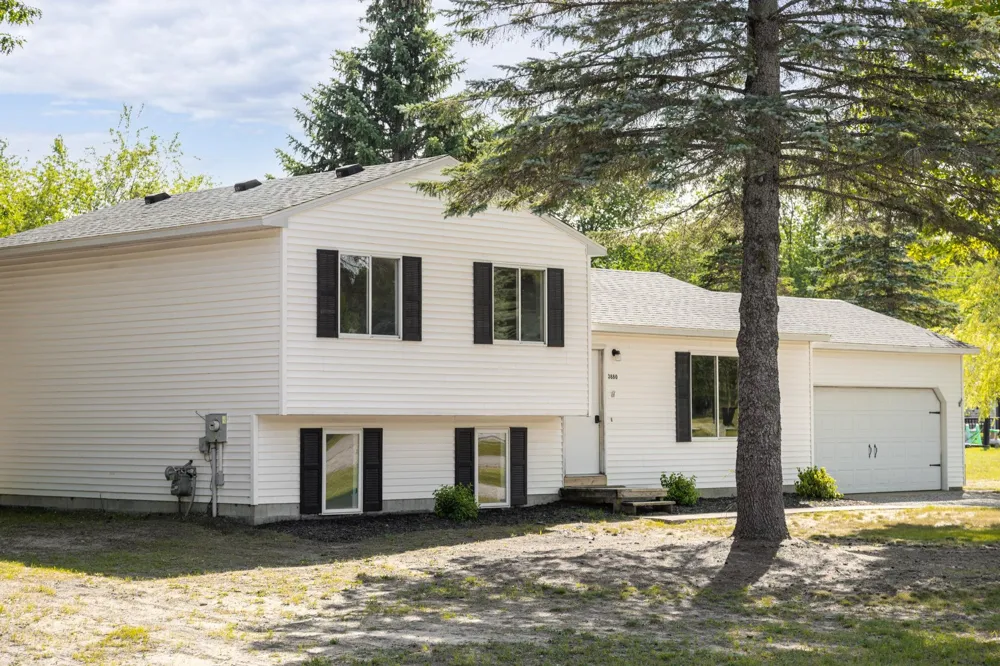 3880 Whispering Oaks Drive East Bay Township, MI 49696