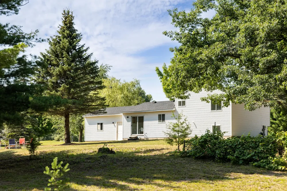 3880 Whispering Oaks Drive East Bay Township, MI 49696