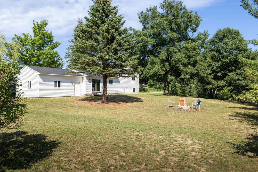 3880 Whispering Oaks Drive East Bay Township, MI 49696
