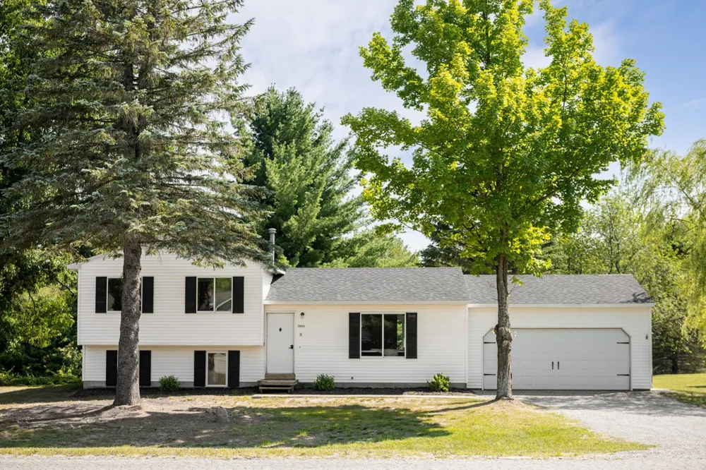 3880 Whispering Oaks Drive East Bay Township, MI 49696