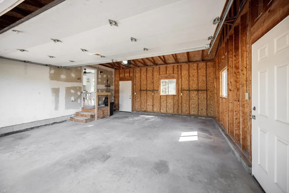 3880 Whispering Oaks Drive East Bay Township, MI 49696