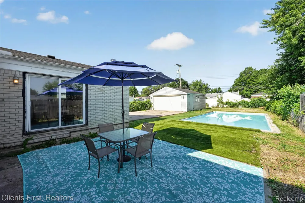 7520 Sloan Street Taylor City, MI 48180