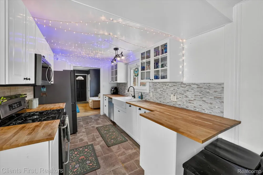 7520 Sloan Street Taylor City, MI 48180