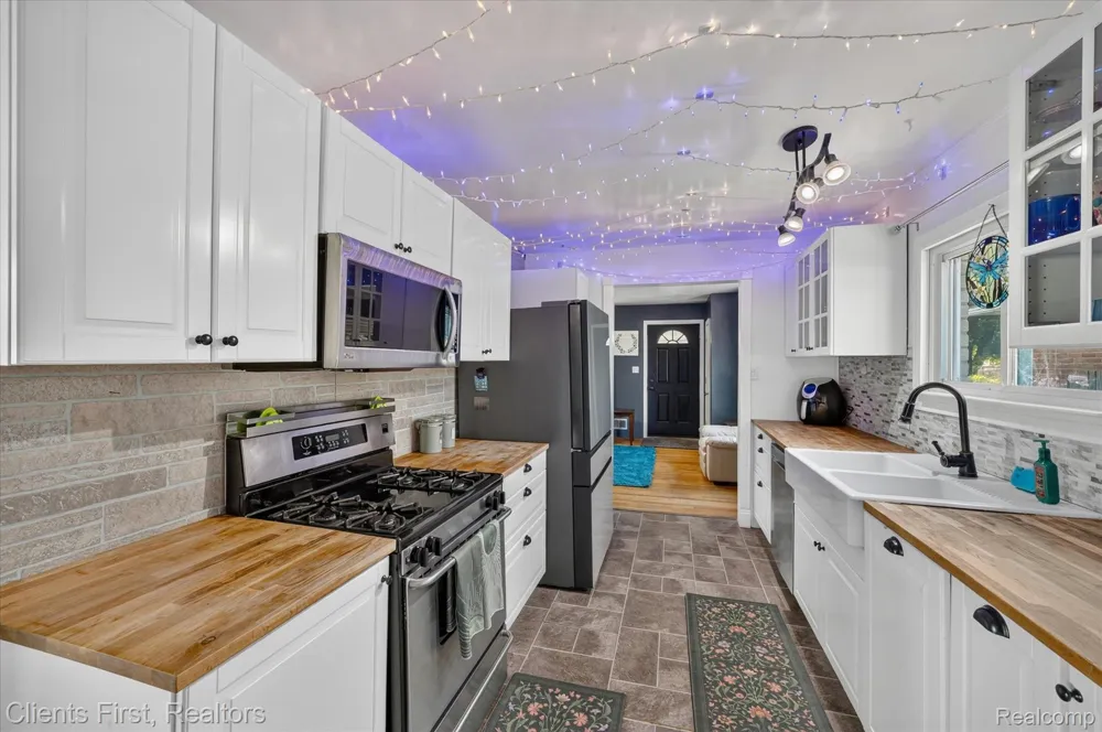 7520 Sloan Street Taylor City, MI 48180