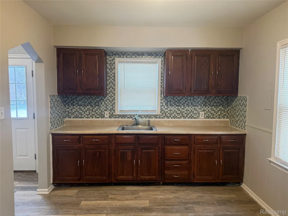 6237 Inkster Road Taylor City, MI 48180