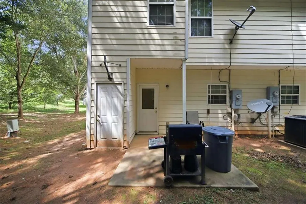 6888 Mountain Circle Riverdale, GA 30274