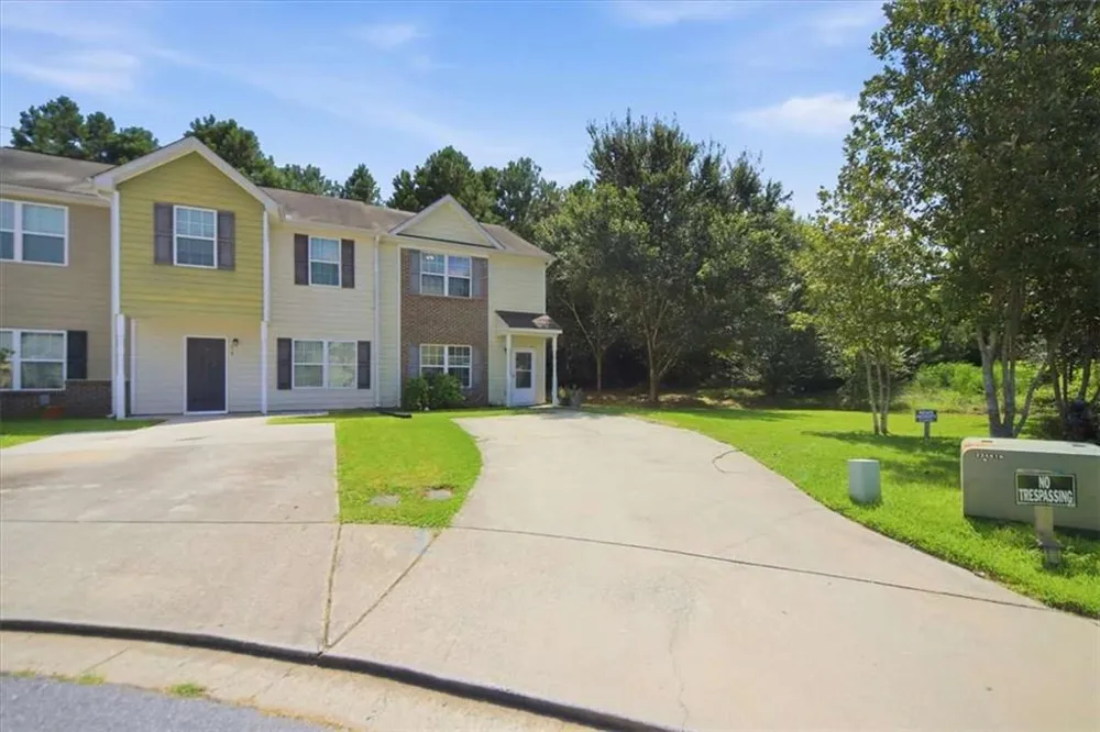 6888 Mountain Circle Riverdale, GA 30274