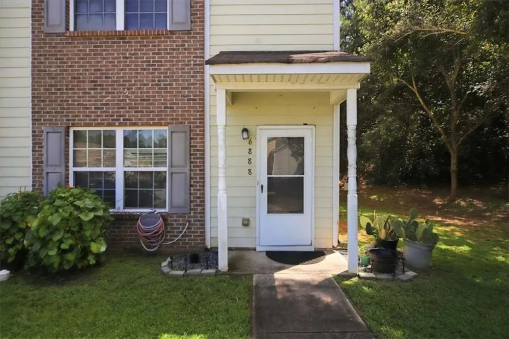 6888 Mountain Circle Riverdale, GA 30274
