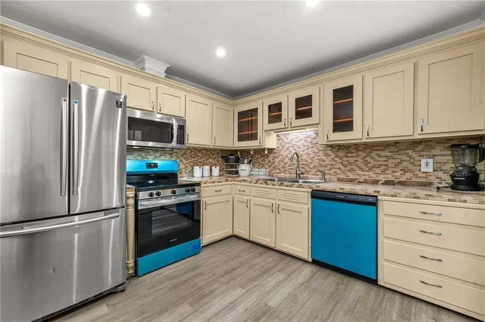 2570 Spring Drive SE Smyrna, GA 30080