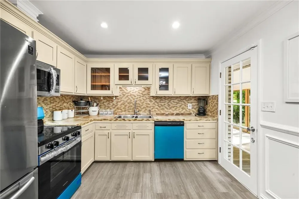 2570 Spring Drive SE Smyrna, GA 30080