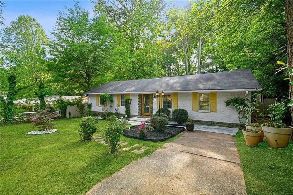 2570 Spring Drive SE Smyrna, GA 30080