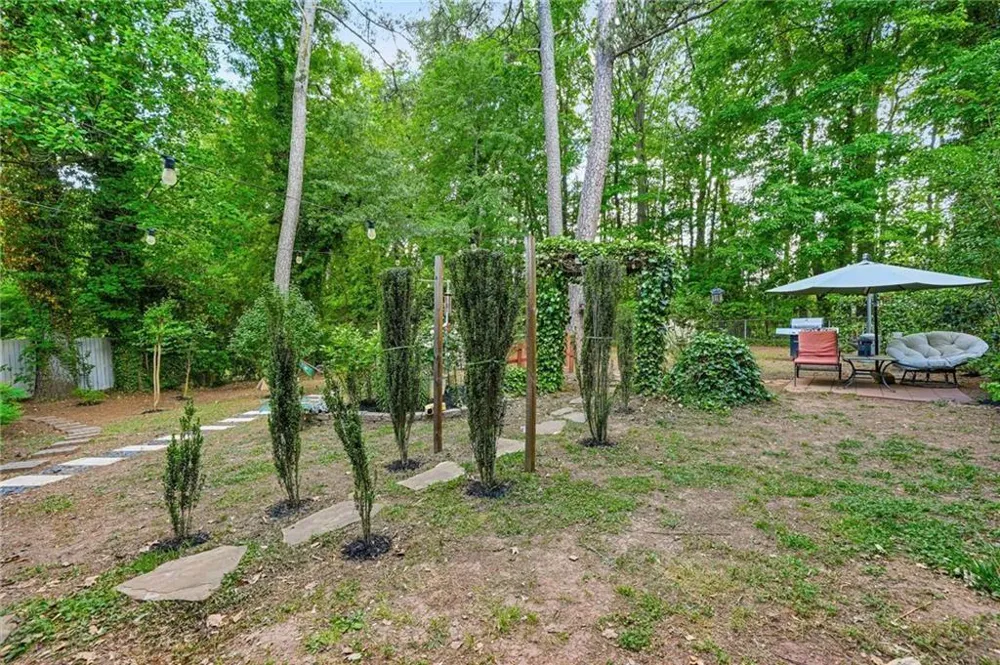 2570 Spring Drive SE Smyrna, GA 30080